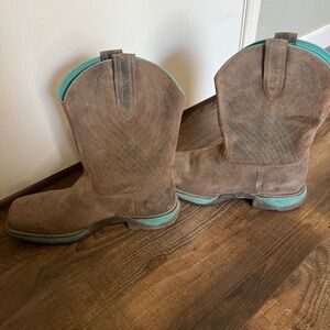 Women’s Ariat boots